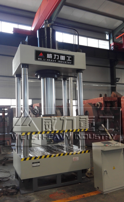 河北客戶定做的315噸四柱油壓機(jī)